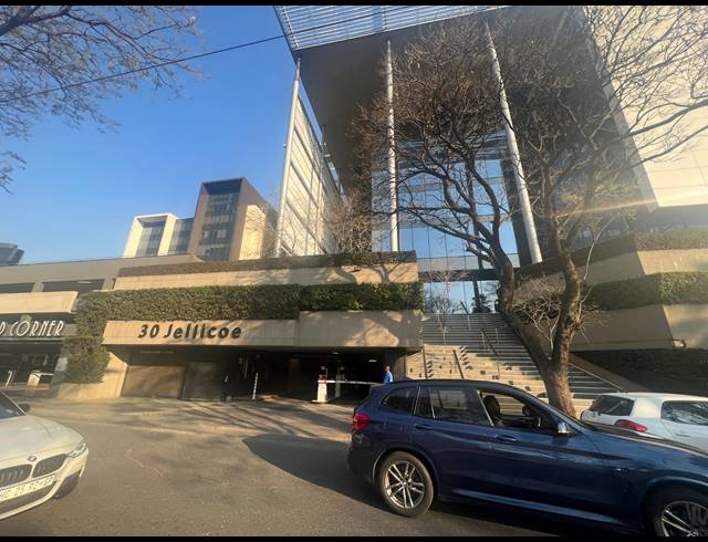 1,638M² OFFICE TO LET IN ROSEBANK
